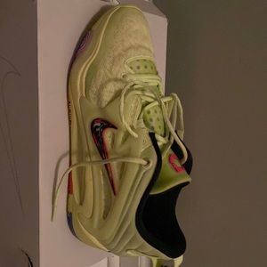 KD 15 Lime Green size 12. 8/10 with box.